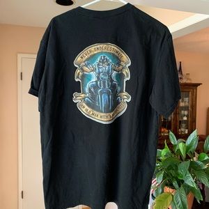 Gildan T-shirt, “Don’t mess with old bikers.” XL